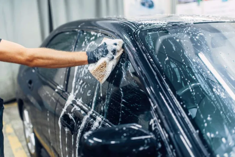 Jakie kosmetyki samochodowe warto mieć w garażu